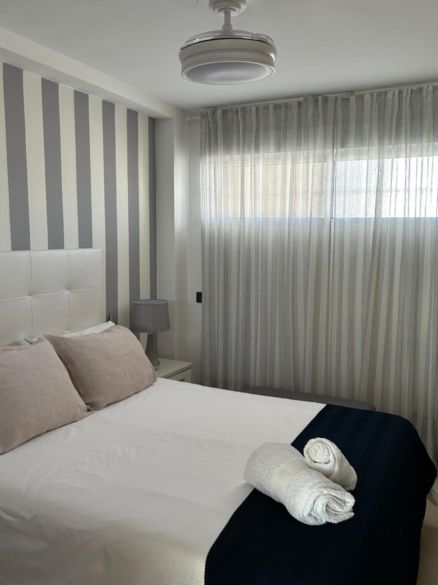 Atico Con Enorme Terraza Y Chill Out Particular Lägenhet Benidorm Exteriör bild